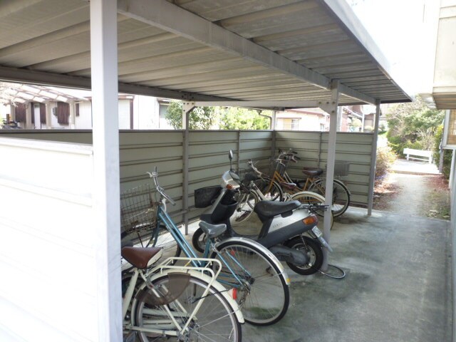 物件外観写真3　(駐輪場)