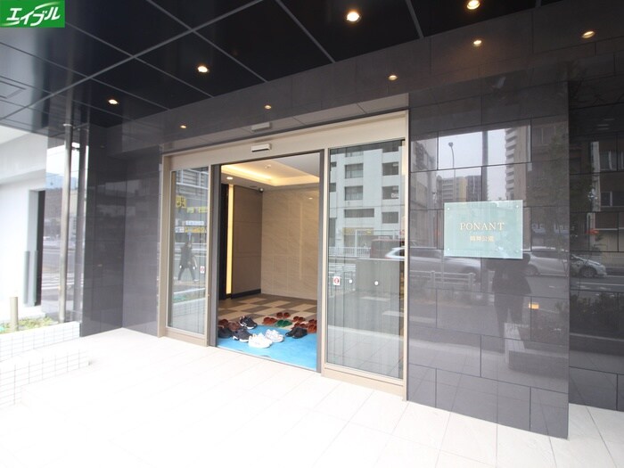 物件外観写真2　(エントランス部分)