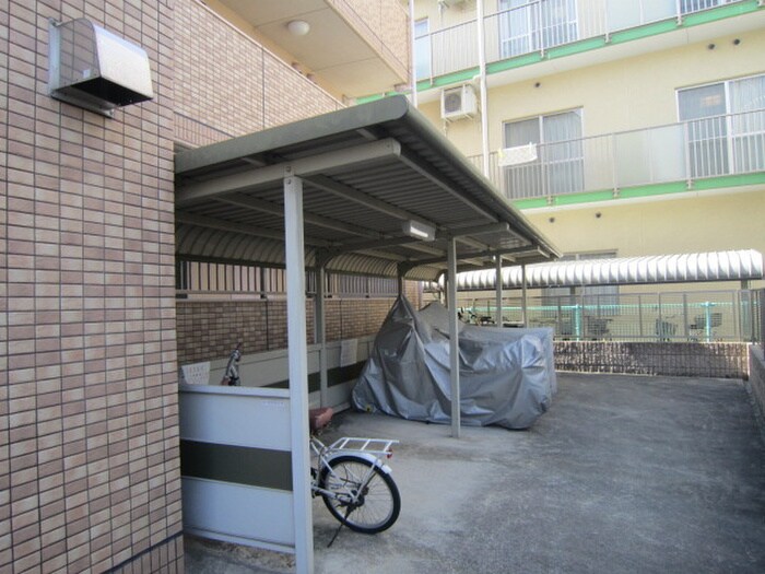 物件外観写真4　(駐輪場)