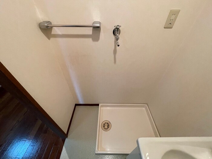 物件内観写真14　(洗濯機置場)