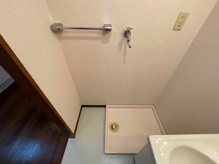 物件内観写真16　(洗濯機置場)