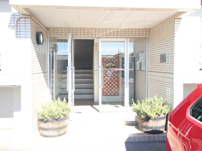 物件外観写真5　(エントランス部分)
