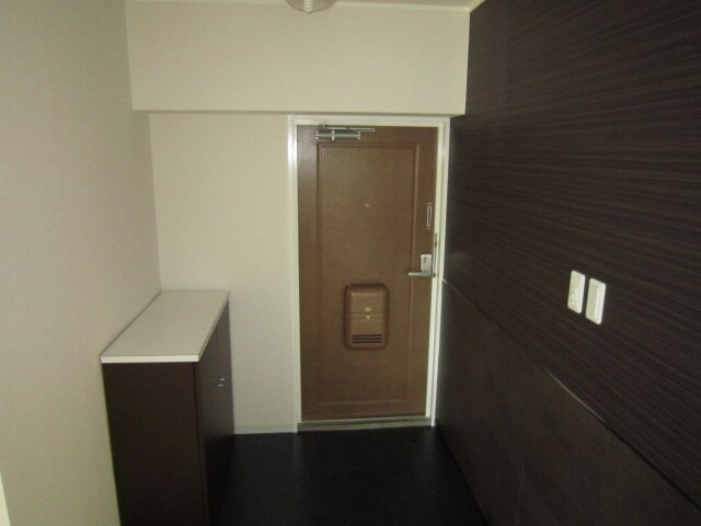 物件内観写真10　(玄関)