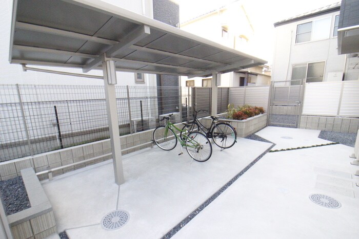 物件外観写真4　(駐輪場)