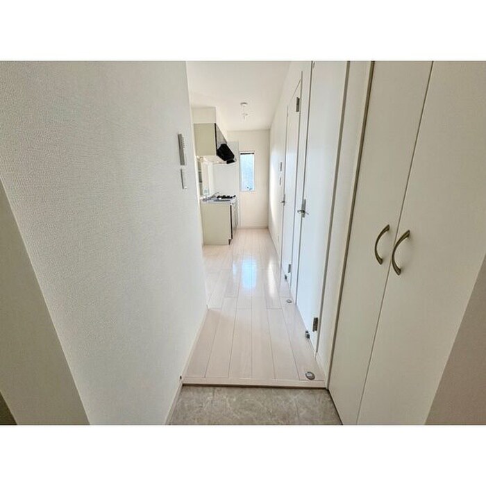 物件内観写真16　(玄関)