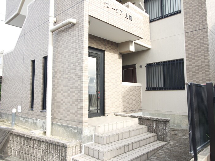 物件外観写真2　(エントランス部分)