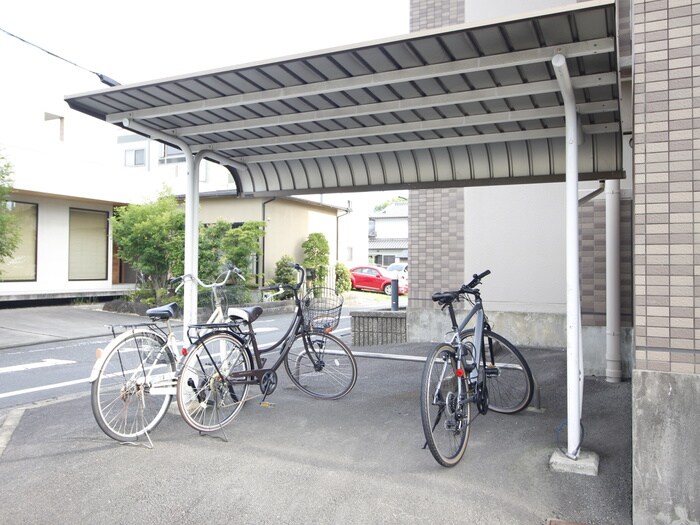 物件外観写真3　(駐輪場)