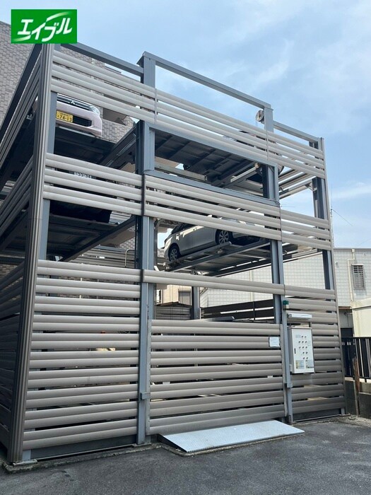 物件外観写真4　(駐車場)