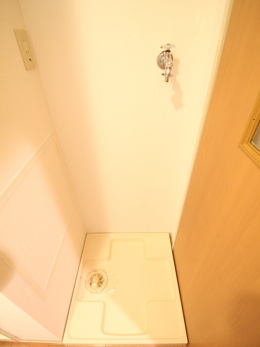 物件内観写真12　(洗濯機置場)