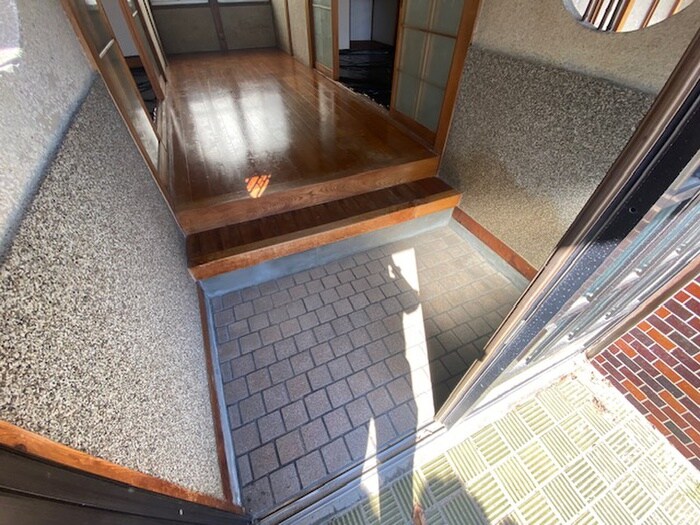 物件内観写真5　(玄関)