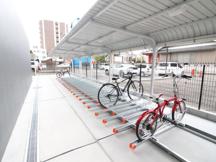 物件外観写真4　(駐輪場)