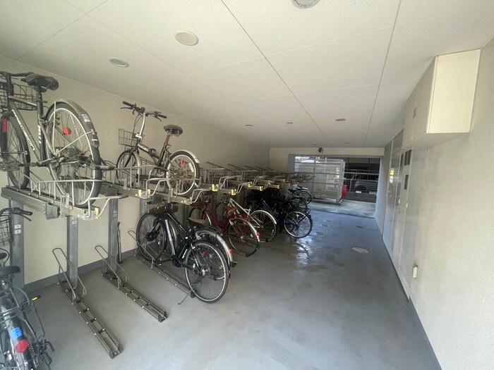 物件外観写真4　(駐輪場)