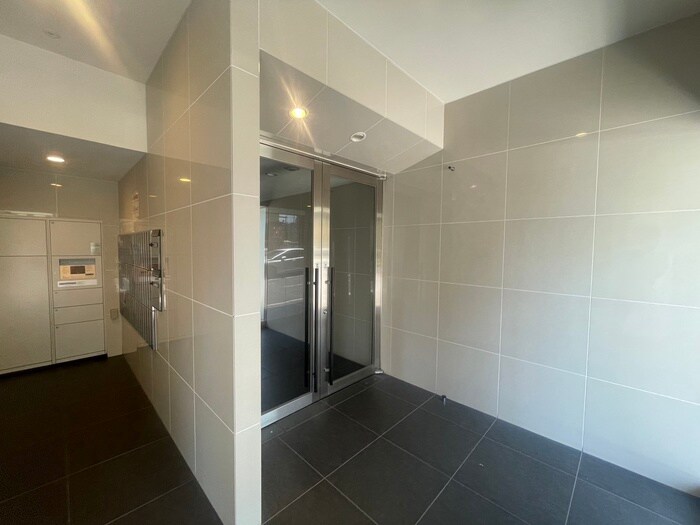 物件外観写真5　(エントランス部分)