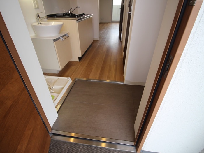 物件内観写真15　(玄関)