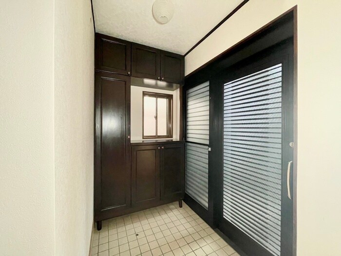 物件内観写真16　(玄関)