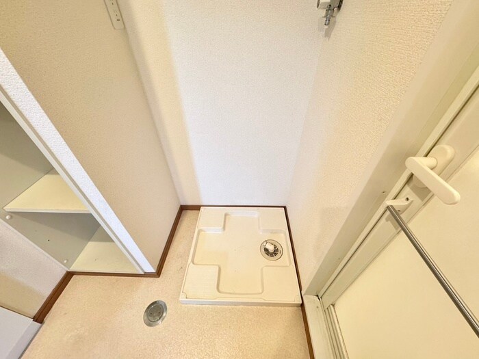 物件内観写真13　(洗濯機置場)