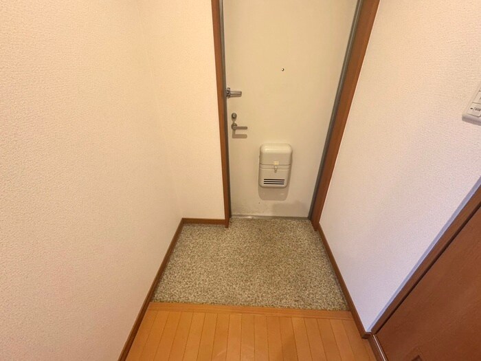 物件内観写真16　(玄関)