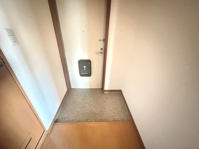 物件内観写真16　(玄関)