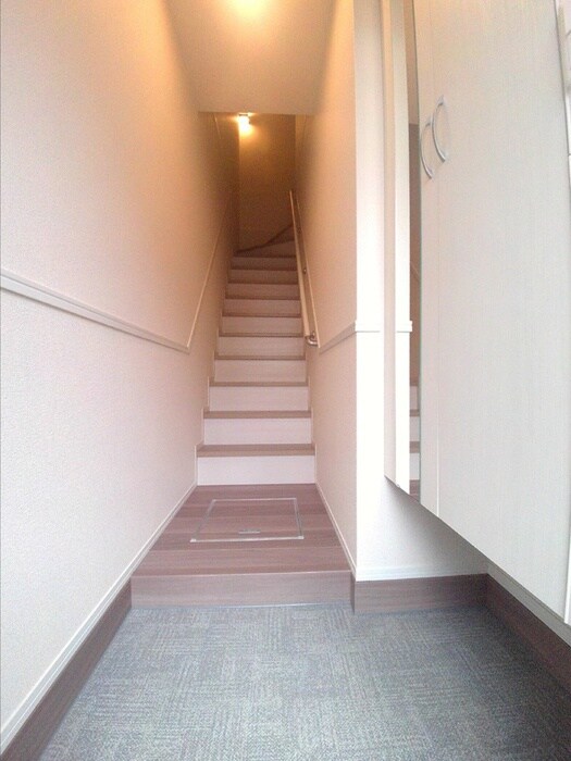 物件内観写真11　(玄関)