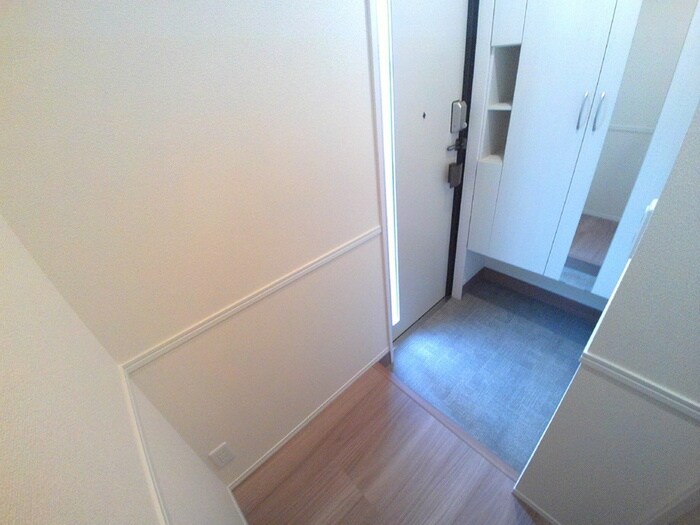 物件内観写真12　(玄関)