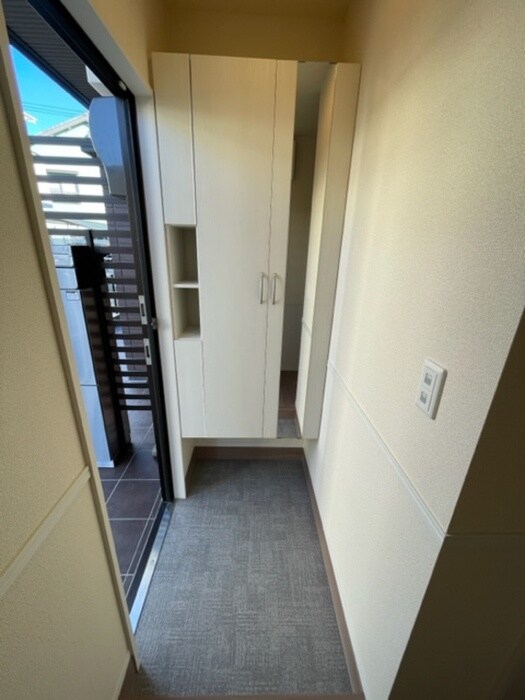 物件内観写真17　(玄関)