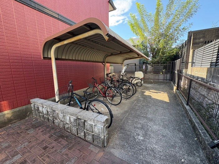 物件外観写真4　(駐輪場)