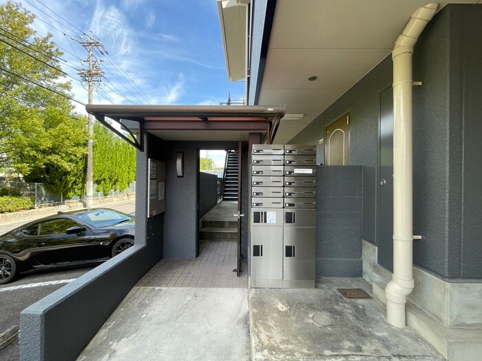 物件外観写真2　(エントランス部分)