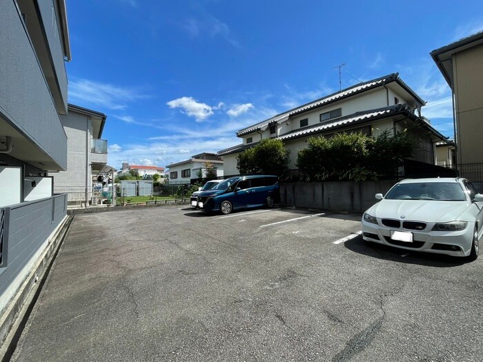 物件外観写真3　(駐車場)
