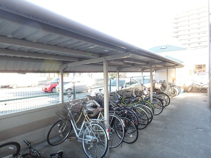 物件外観写真5　(駐輪場)