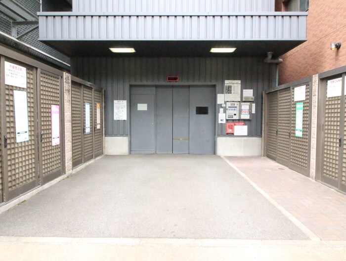 物件外観写真5　(駐車場)