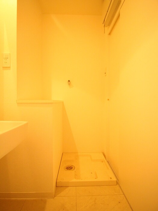 物件内観写真12　(洗濯機置場)