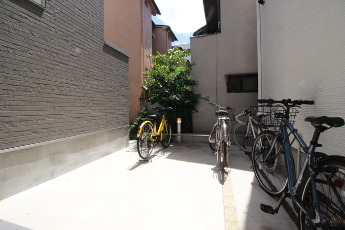物件外観写真3　(駐輪場)