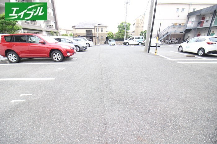 物件外観写真2　(駐車場)