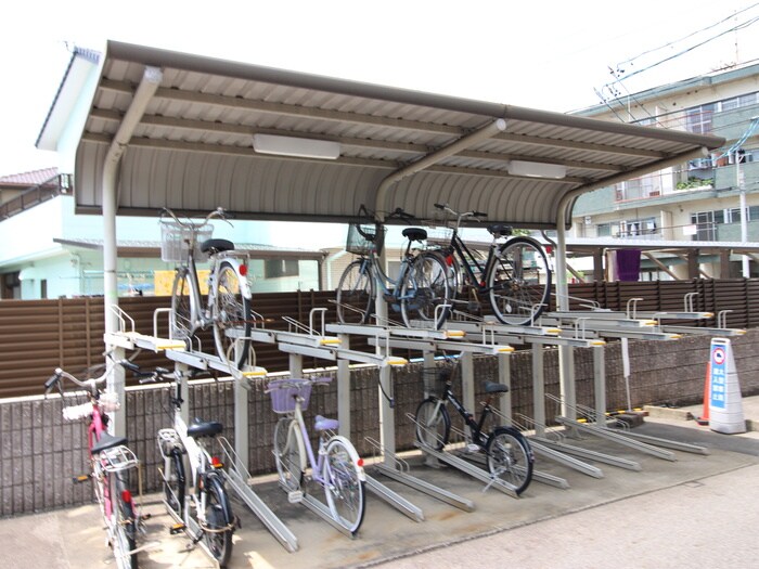 物件外観写真4　(駐輪場)