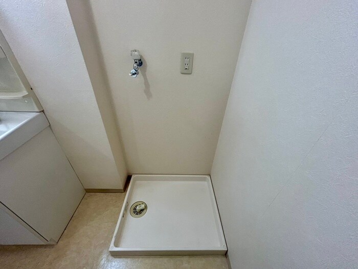 物件内観写真17　(洗濯機置場)