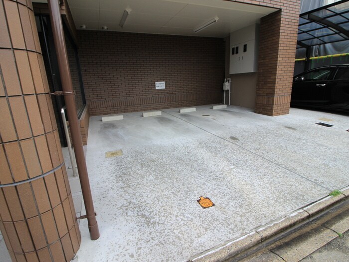 物件外観写真5　(駐車場)