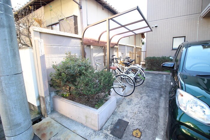 物件外観写真5　(駐輪場)