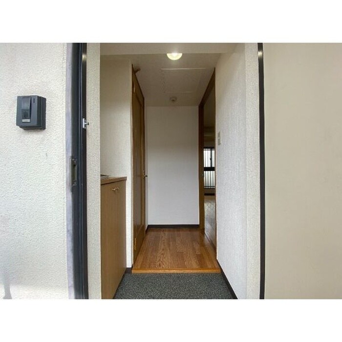 物件内観写真7　(玄関)