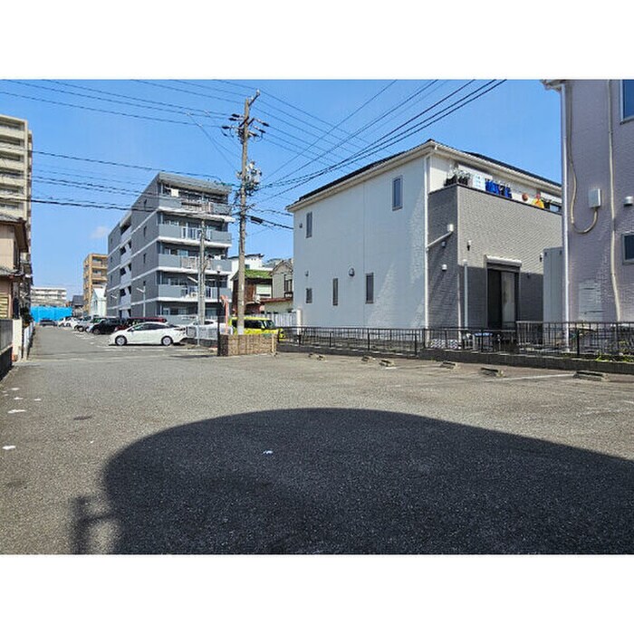 物件外観写真4　(駐車場)