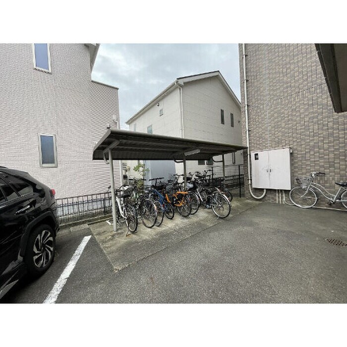 物件外観写真5　(駐輪場)