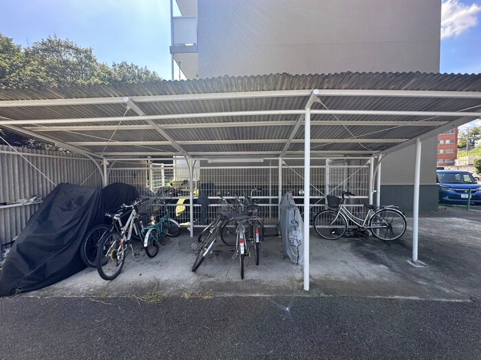 物件外観写真4　(駐輪場)