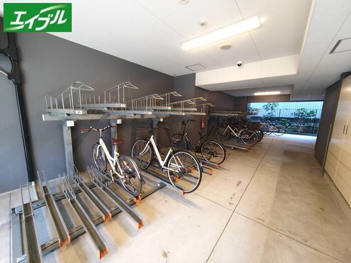 物件外観写真3　(駐輪場)