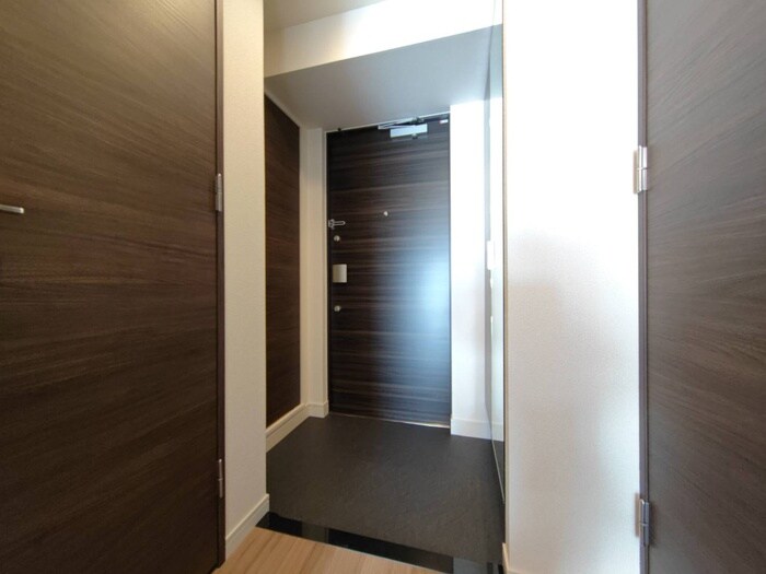 物件内観写真16　(玄関)