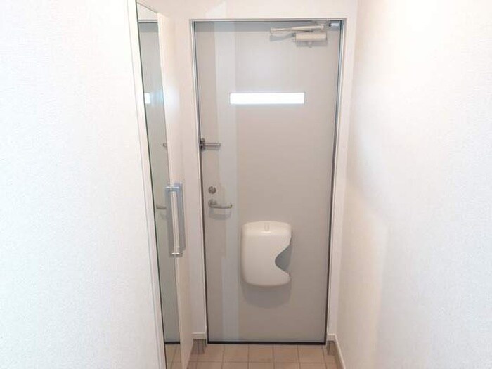 物件内観写真8　(玄関)