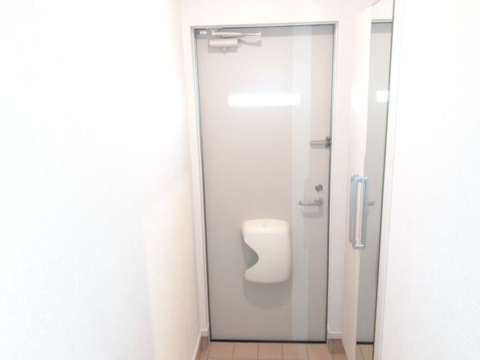 物件内観写真12　(玄関)