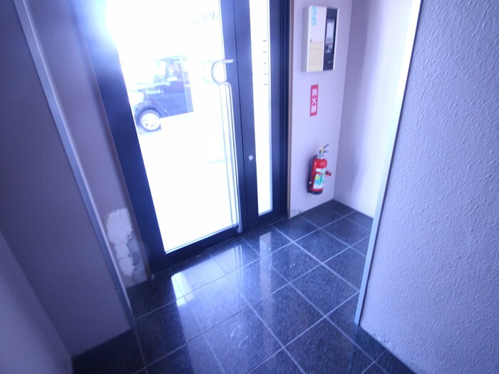 物件外観写真5　(エントランス部分)
