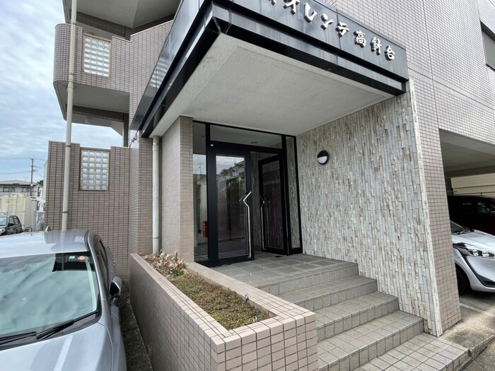 物件外観写真2　(エントランス部分)