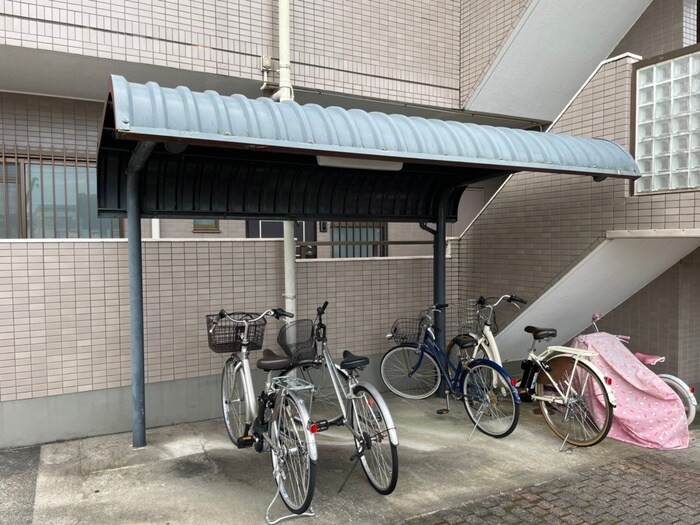 物件外観写真5　(駐輪場)