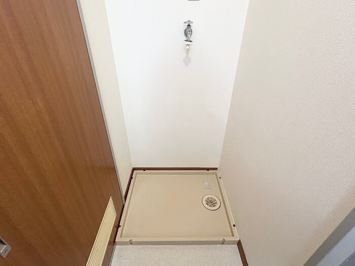 物件内観写真15　(洗濯機置場)