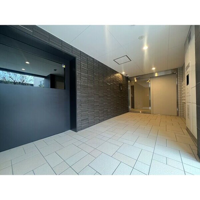 物件外観写真3　(エントランス部分)